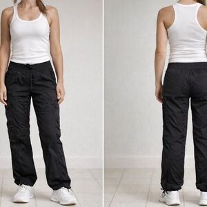 Black Women's Lightweight Cargo Jogger Pants by lululemon size 6.